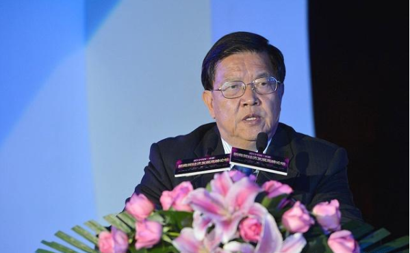 12月20日，龙永图出席“财经头条全球经济学家论坛”