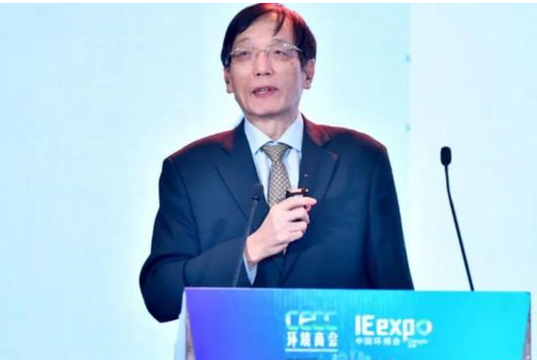 10月13日，刘世锦出席“2020中国生态环境产业高峰论坛”
