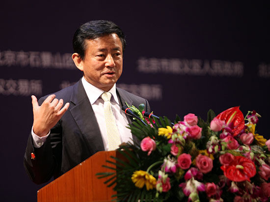 4月22日 ，著名经济学家樊纲出席第十四届中国蓝筹地产年会